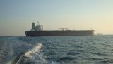 В Средиземном море загружают российской нефтью третью смену супертанкеров из Китая