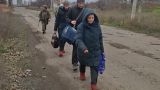 Наши военные эвакуировали из Красноармейска новую группу мирных жителей — видео