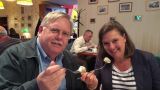 Обошлись без «печенек»: прибывшая в Москву Нуланд ест пельмени со сметаной