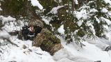 Британские солдаты в Эстонии завершили курс зимней подготовки прыжками в ледяную воду