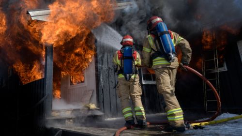 Были взрывы: Катастрофический пожар в Норвегии — 50 домов превратились в пепелища