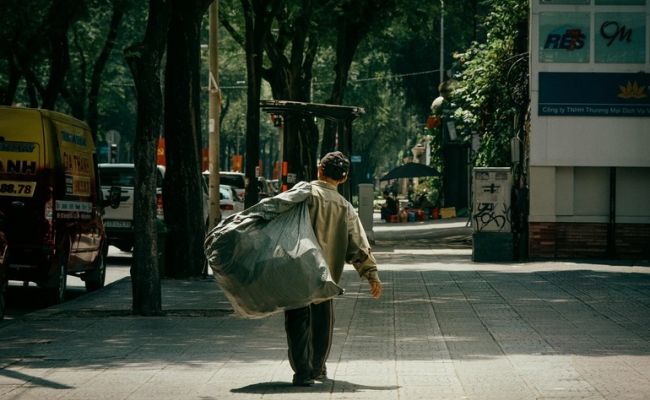 Проблема не только с клопами: Франция с ее бедняками снова портит общую статистику ЕС