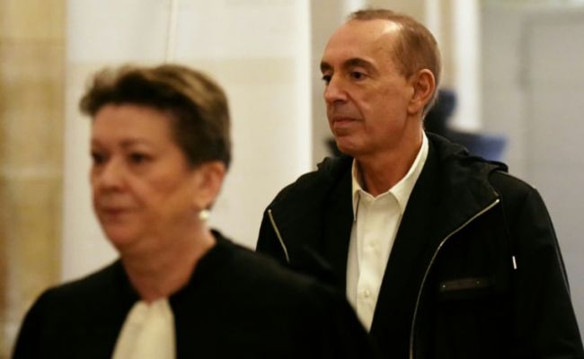 Французский канал оставил в эфире судимого за развращение малолетних ведущего