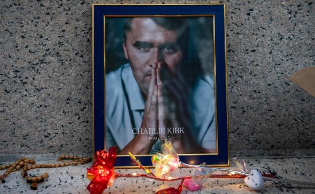 Накануне похорон Кирка произошёл инцидент с участием вооружённого мужчины Накануне похорон Кирка произошёл инцидент с участием вооружённого мужчины