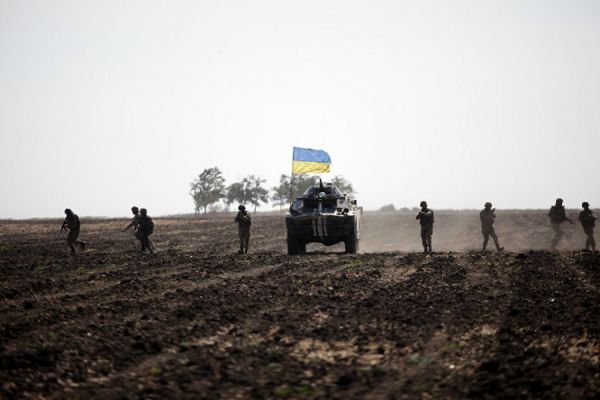 Киев перебросил к линии соприкосновения в Донбассе женщин-снайперов из «Правого сектора»