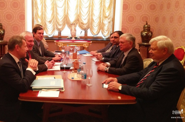 Руководитель МИД Армении обсудил с сопредседателями МГ ОБСЕ нагорно-карабахское урегулирование