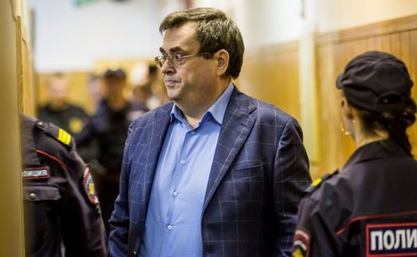 Фигуранта дела о трате одного млрд. руб. отпустили под домашний арест Фигуранта дела о трате одного млрд. руб. отпустили под домашний арест