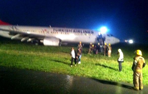 Самолёт Turkish Airlines экстренно приземлился в Приштине