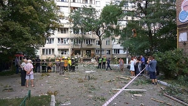В киевской многоэтажке произошел взрыв, проводится эвакуация В киевской многоэтажке произошел взрыв, проводится эвакуация