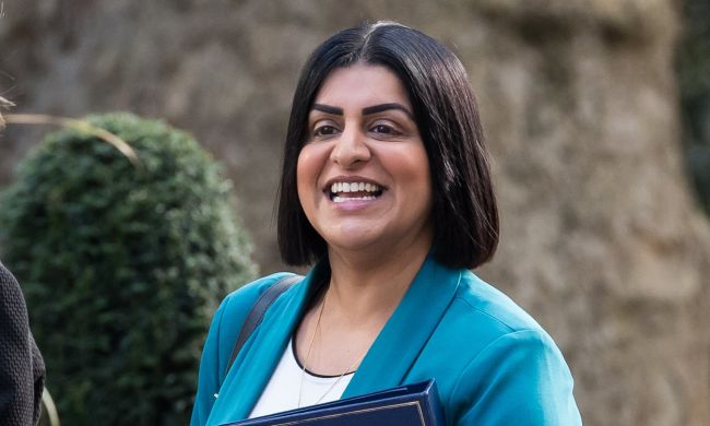 Власти Британии наносят удар по мигрантам: никакой помощи без гражданства