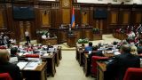 Непривитым здесь не место: армянских депутатов могут лишить доступа к рабочим местам