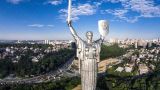 Со щита памятника Родины-матери украинские вандалы хотят выковырять серп и молот