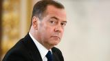 Зеленский без выборов: Клоун хочет распоряжаться всем баблом единолично — Медведев
