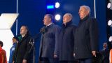 Путин спел гимн с участниками концерта к 10-летию воссоединения Крыма с Россией