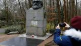 Неизвестные осквернили могилу Карла Маркса в Лондоне