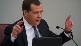 Дмитрий Медведев гарантировал стабильную выплату зарплат и пенсий