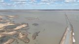 Пересыхающее озеро спасают паводковыми водами в Восточном Казахстане