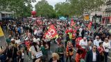 В столице Франции проходит многотысячная первомайская демонстрация
