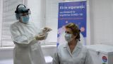 В Молдавии от коронавируса колят просроченные вакцины и воруют годные