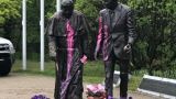 За жертв педофилов: в Польше облиты краской статуи Папы Римского и Рейгана