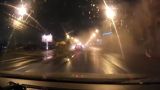 В Петербурге не могут найти водителя бетоновоза, упавшего в Неву