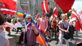 Жителей Латвии зовут на гей-парад с детьми