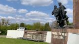 В Ровно разрушили памятник советским воинам — последний аккорд «декоммунизации»
