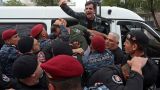 Протест поссорил парламентариев: армянские депутаты поспорили о «манатах» и «рублях»