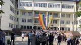 В Молдавии на последнем школьном звонке триколор заменили на флаги Украины и ЛГБТ