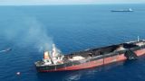 Серый флот потерял танкер в Малайзии: из-за взрыва у судна оторвало палубу