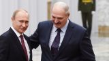 Лукашенко подарил Путину к Новому году четыре мешка картошки и сало