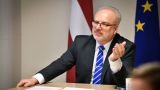 Президент Латвии: Мы не можем депортировать нелояльных граждан, но можем их посадить