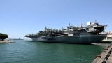 В США прогулочный катер врезался в авианосец
