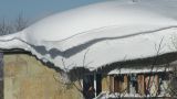 В Ижевске крыша жилого дома провалилась под тяжестью снега