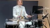 «А стриптиз — слабO?»: Юлия Тимошенко стала рок-барабанщицей