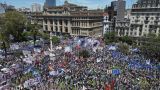 Не менее 15 человек ранены в ходе антиправительственных протестов в столице Аргентины