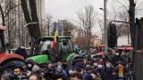 Власть молчит и бездействует: в знак протеста фермеры гонят технику в Кишинев