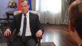 Медведев опроверг заявление Макрона: Запад засыпает и просыпается с мыслями о России