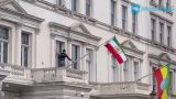 The flag was dropped from the facade of the Iranian embassy in London, replaced with a pre-revolutionary one
