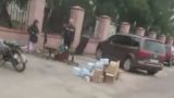 В Волчанске мародёры выносят всё ценное, тон задают боевики ВСУ — видео