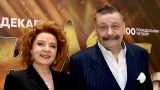 Жена шефа из «Кухни» начала писать покаянные письма: «Хотим вернуться в Россию»
