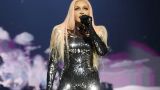 Танцор на шпильках уронил 65-летнюю Мадонну на концерте в Сиэттле — видео