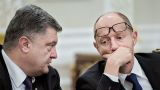 Порошенко готов отправить Яценюка в отставку, но еще ищет замену: СМИ