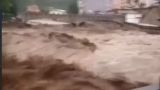 В Турции сильные ливни вызвали мощное наводнение — видео