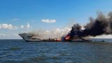 На Волге под Саратовым шесть человек эвакуировались с горящей яхты