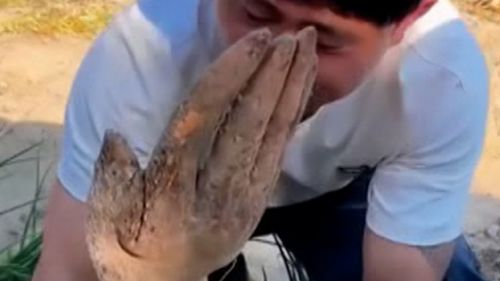 Chinese farmer dug up a zombie hand in his garden - video
