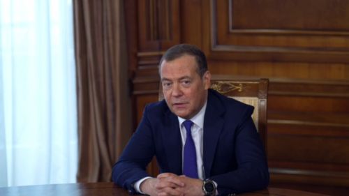 Медведев одобрил пиратское скачивание недоступного в России контента