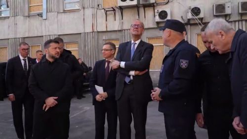 Постыдное зрелище: Зеленский сводил Мерца посмотреть на чёрную дыру от дрона в НАН