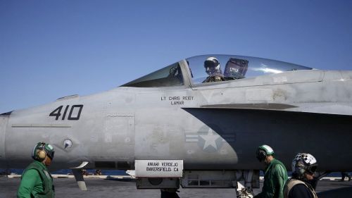 A US Navy fighter jet demolished a beach in Florida with an air current — video