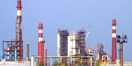 Дроны ВСУ добрались до одного из крупнейших НПЗ в России